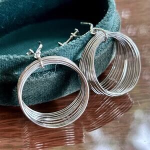 Vintage Silver Tone Slinky Wire Hoop Earrings Screw-Back – Retro 1950s Mod Style